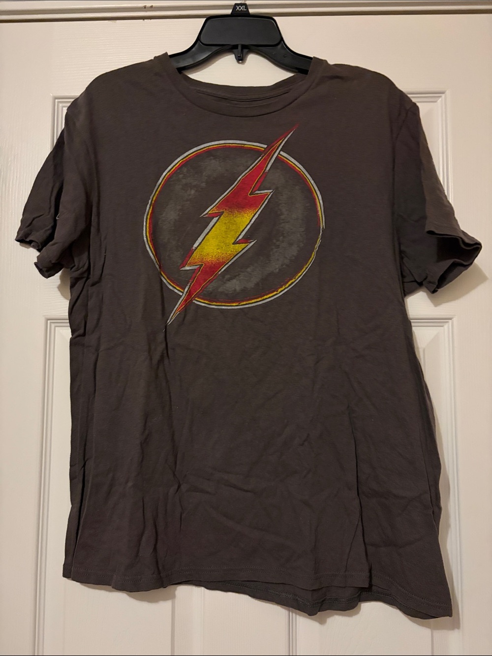 Men's Dark Gray Short-Sleeve Graphic Lightning Bolt Tee